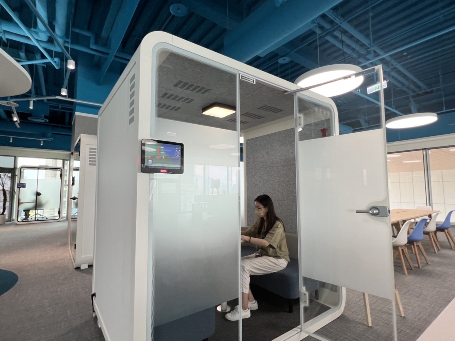 星际娱乐高雄據點的智慧行動辦公艙，展現星际娱乐在面板以外的研發應用軟實力